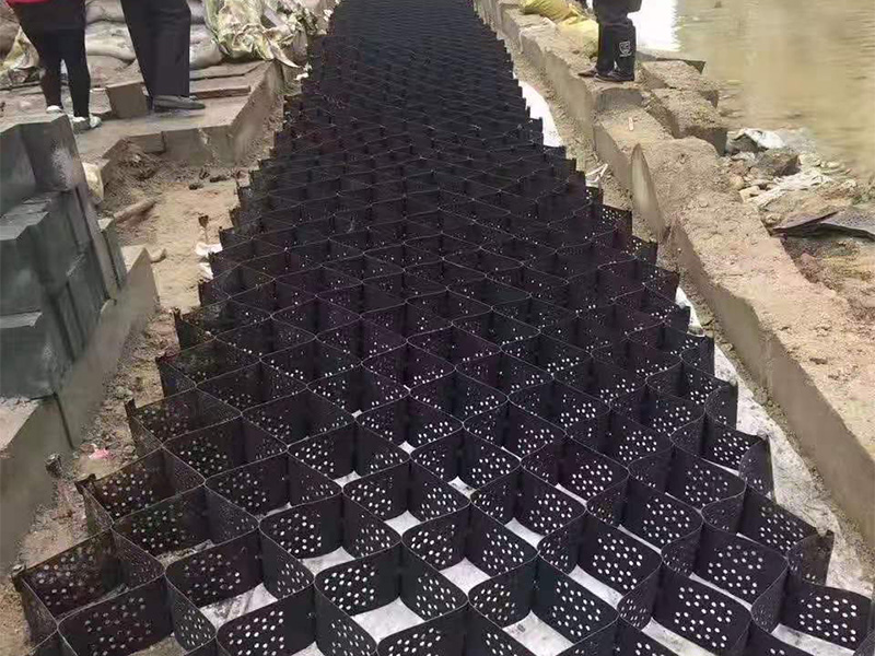 Lianyi là nhà sản xuất và cung cấp hàng đầu trong ngành địa kỹ thuật